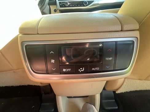 Used 2015 Toyota Highlander XLE AWD/4WD image 28