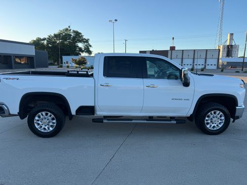 Used 2021 Chevrolet Silverado 2500 LTZ AWD/4WD image 8