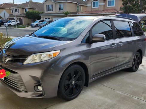Used 2020 Toyota Sienna XLE Premium image 6