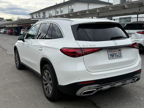Used 2024 Mercedes-Benz GLC 300 4MATIC image 23