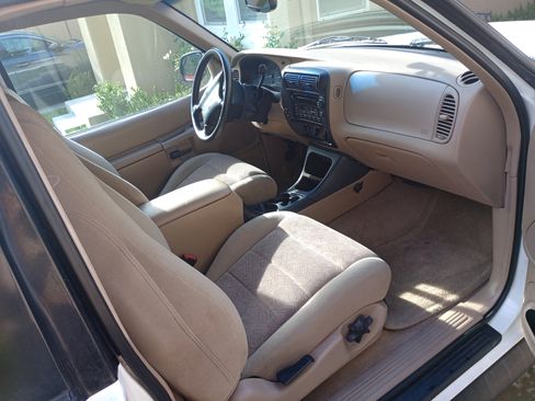Used 2000 Ford Explorer Sport image 4