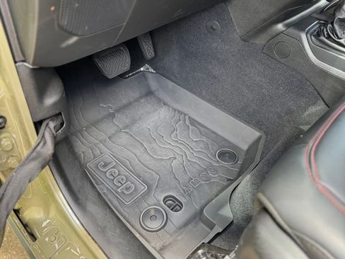 Used 2025 Jeep Wrangler Unlimited Rubicon image 9