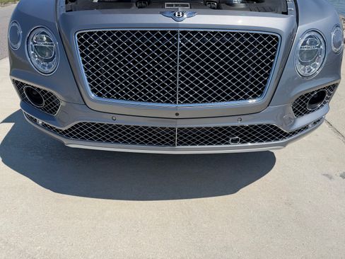 Used 2018 Bentley Bentayga Onyx Edition image 16