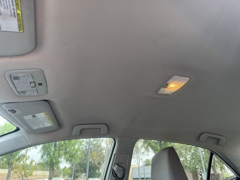 Used 2015 Toyota Corolla LE image 12