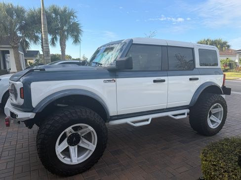 Used 2025 Ford Bronco 4-Door image 4
