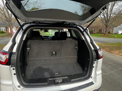 Used 2016 Chevrolet Traverse LT w/ Style and Technology Package image 13