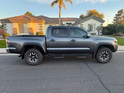 Used 2022 Toyota Tacoma TRD Off-Road image 6
