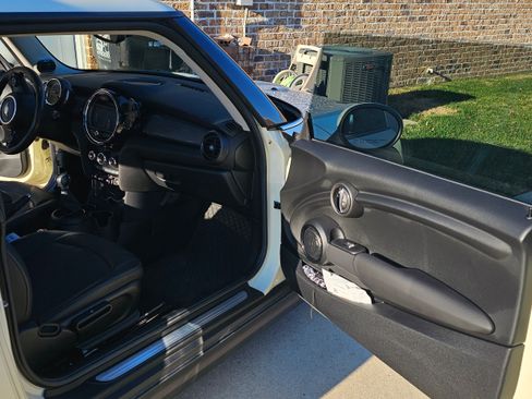 Used 2019 MINI Cooper 2-Door Hardtop image 18