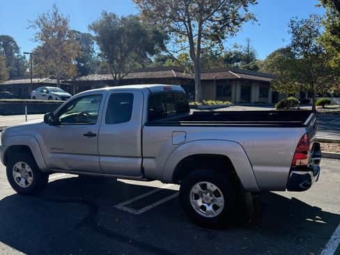 Used 2007 Toyota Tacoma PreRunner image 4