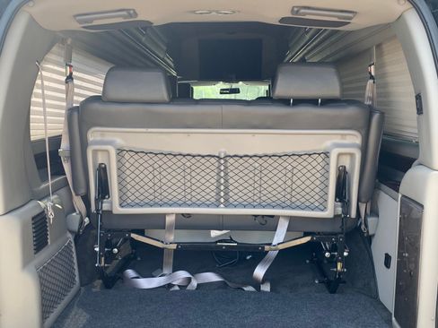Used 2014 Chevrolet Express 2500 Extended RWD image 17