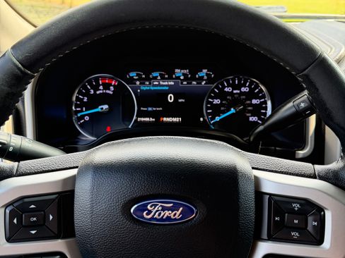 Used 2019 Ford F250 Lariat w/ Lariat Value Package AWD/4WD image 17