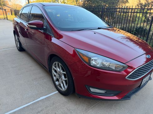 Used 2015 Ford Focus SE w/ Equipment Group 201A image 2