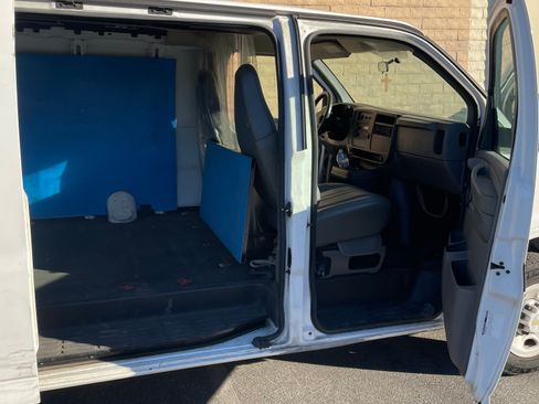 Used 2003 Chevrolet Express 2500 image 6