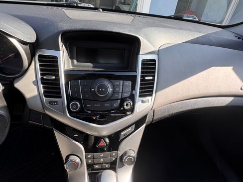 Used 2015 Chevrolet Cruze LT image 8