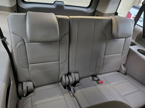 Used 2018 Chevrolet Suburban LT image 11