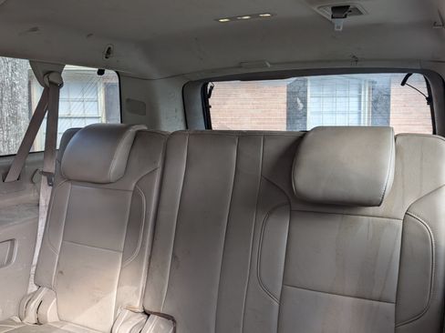 Used 2015 Chevrolet Suburban LT image 6