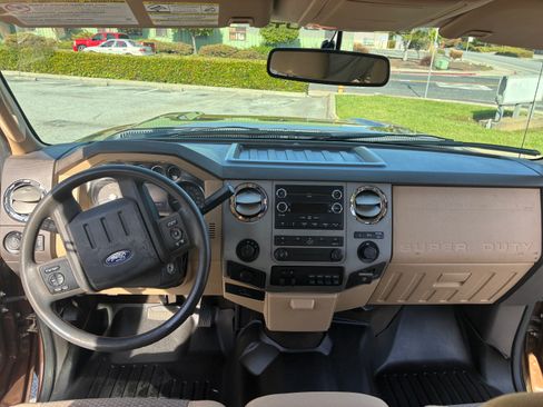 Used 2011 Ford F250 XLT w/ XLT Premium Pkg AWD/4WD image 10