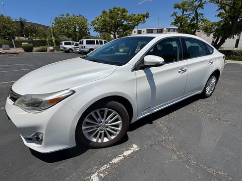 Used 2014 Toyota Avalon XLE Premium FWD image 12