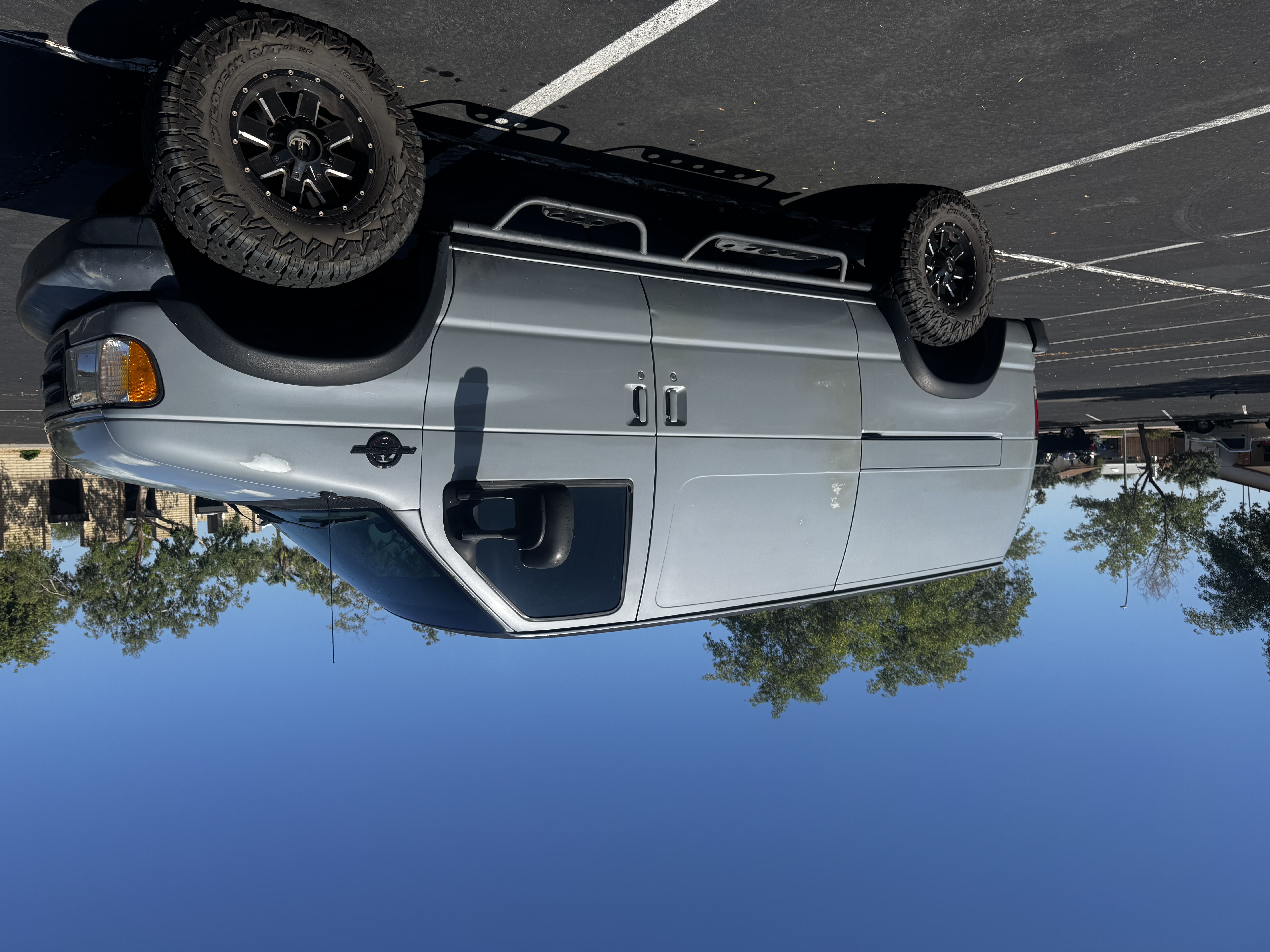 Used 1998 Ford E-350 and Econoline 350 RWD image 1