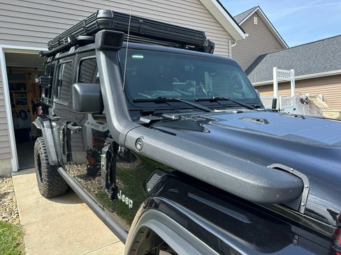 Used 2019 Jeep Wrangler Unlimited Sahara image 1