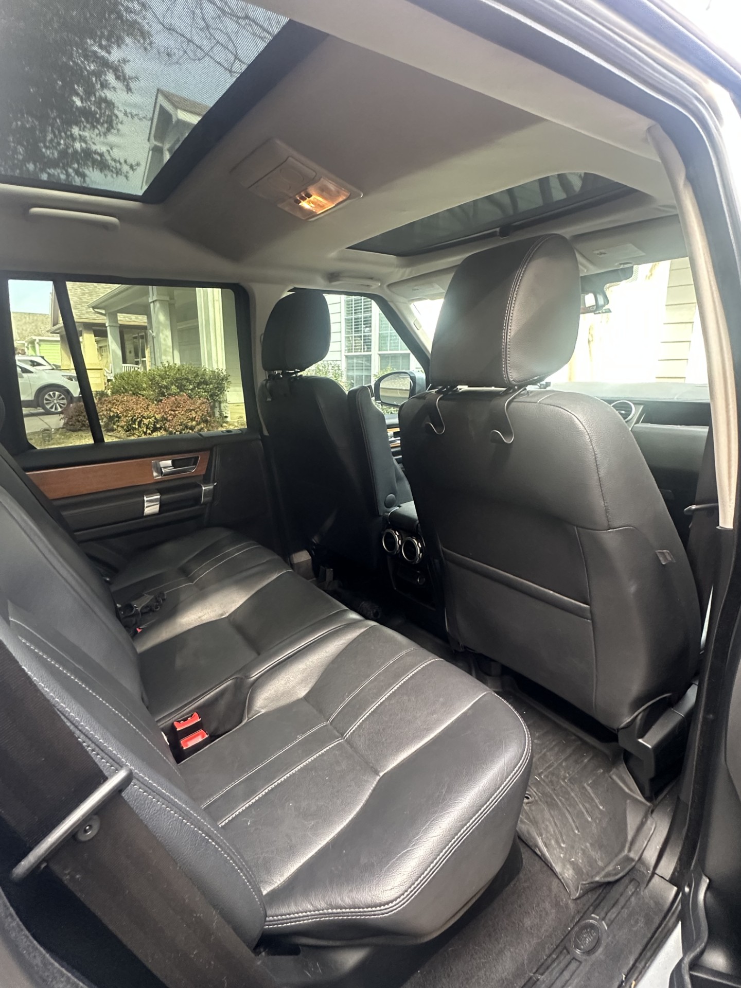 Used 2015 Land Rover LR4 AWD/4WD image 6
