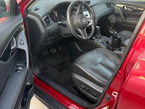 Used 2019 Nissan Rogue SL w/ Premium Package AWD/4WD image 8