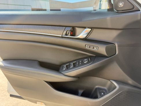 Used 2020 Honda Accord Touring image 24