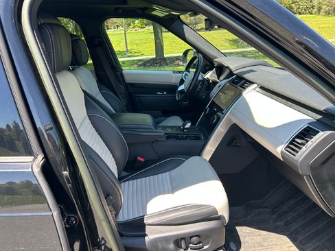 Used 2023 Land Rover Discovery Metropolitan Edition AWD/4WD image 2