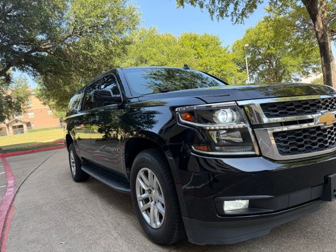 Used 2017 Chevrolet Suburban LT RWD image 15