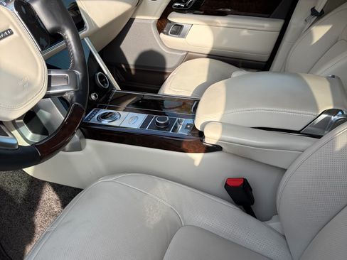 Used 2022 Land Rover Range Rover Westminster Edition image 12