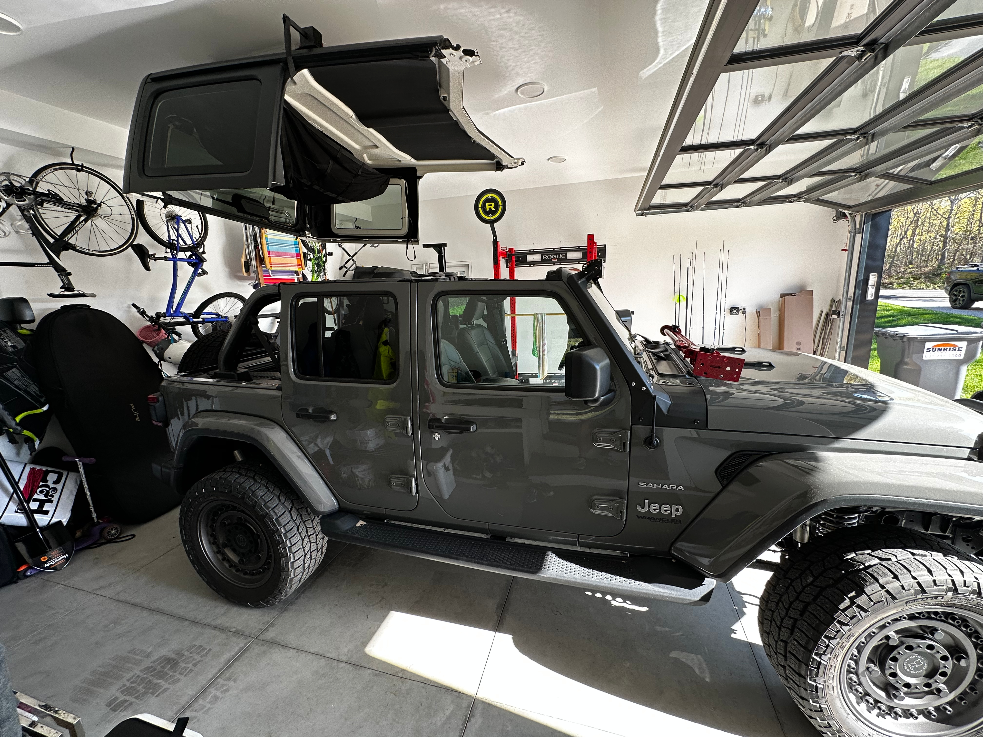 Used 2018 Jeep Wrangler Unlimited Sahara AWD/4WD image 2