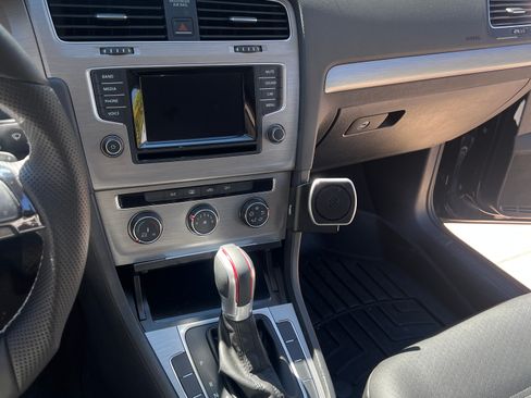 Used 2015 Volkswagen Golf S image 12