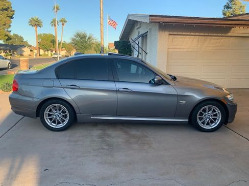 Used 2010 BMW 328i xDrive Sedan image 1