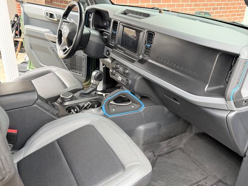 Used 2023 Ford Bronco Black Diamond image 9