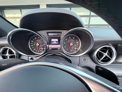 Used 2018 Mercedes-Benz SLC 300 image 11