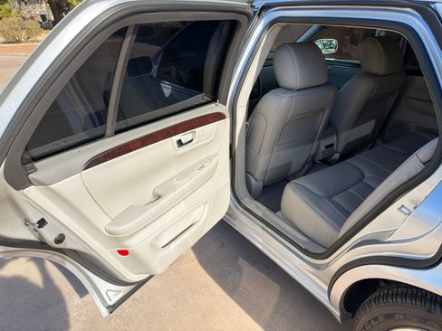 Used 2011 Cadillac DTS Premium w/ Driver Awareness Package image 12