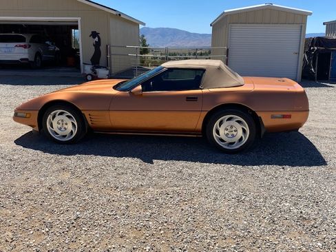 Used 1994 Chevrolet Corvette Convertible RWD image 6