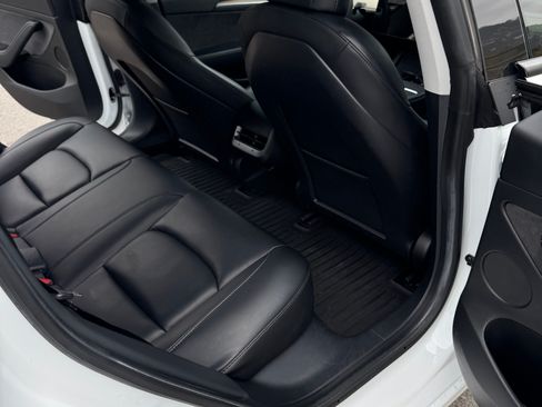 Used 2021 Tesla Model 3 Standard Range Plus image 12