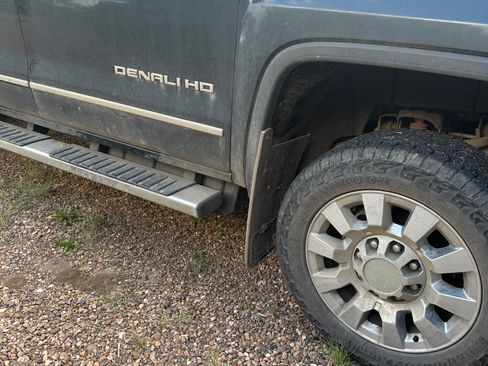 Used 2017 GMC Sierra 2500 Denali w/ Duramax Plus Package AWD/4WD image 4