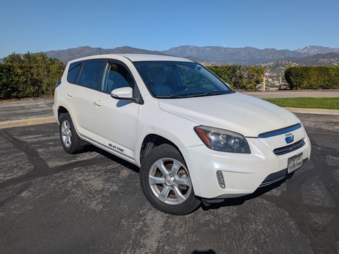 Used 2013 Toyota RAV4 EV image 1