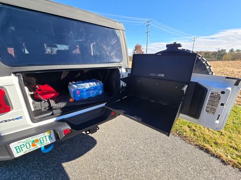 Used 2022 Jeep Wrangler Unlimited Rubicon 4xe image 13