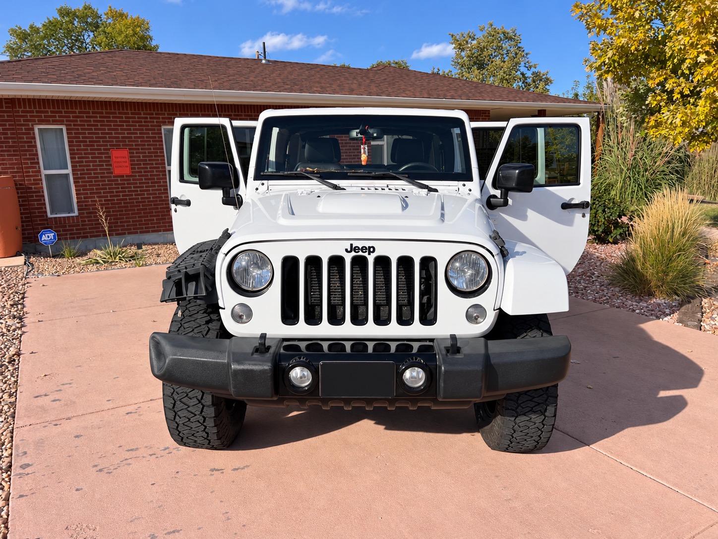 Used 2015 Jeep Wrangler Unlimited Sahara AWD/4WD image 12