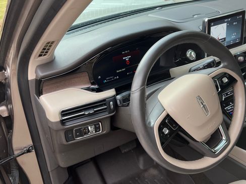 Used 2020 Lincoln Corsair Reserve w/ Equipment Group 201A image 9