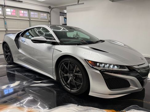 Used 2017 Acura NSX image 2