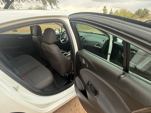 Used 2018 Chevrolet Cruze LT image 6