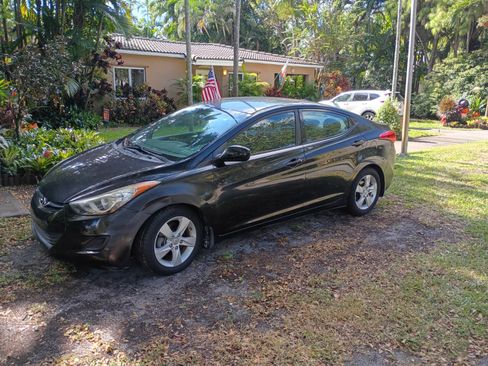 Used 2013 Hyundai Elantra GLS image 1