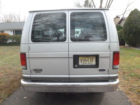 Used 2005 Ford E-150 and Econoline 150 image 10