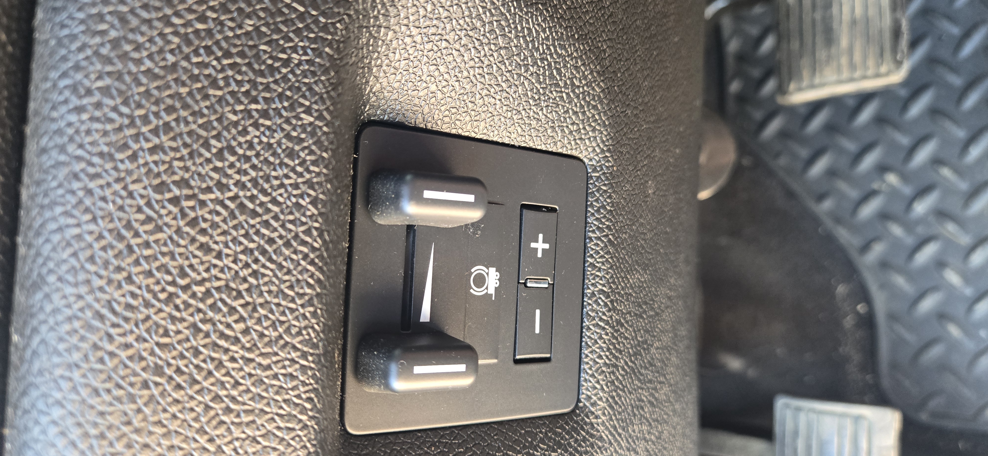 Used 2011 Chevrolet Silverado 3500 LTZ w/ Suspension Package, Off-Road AWD/4WD image 13