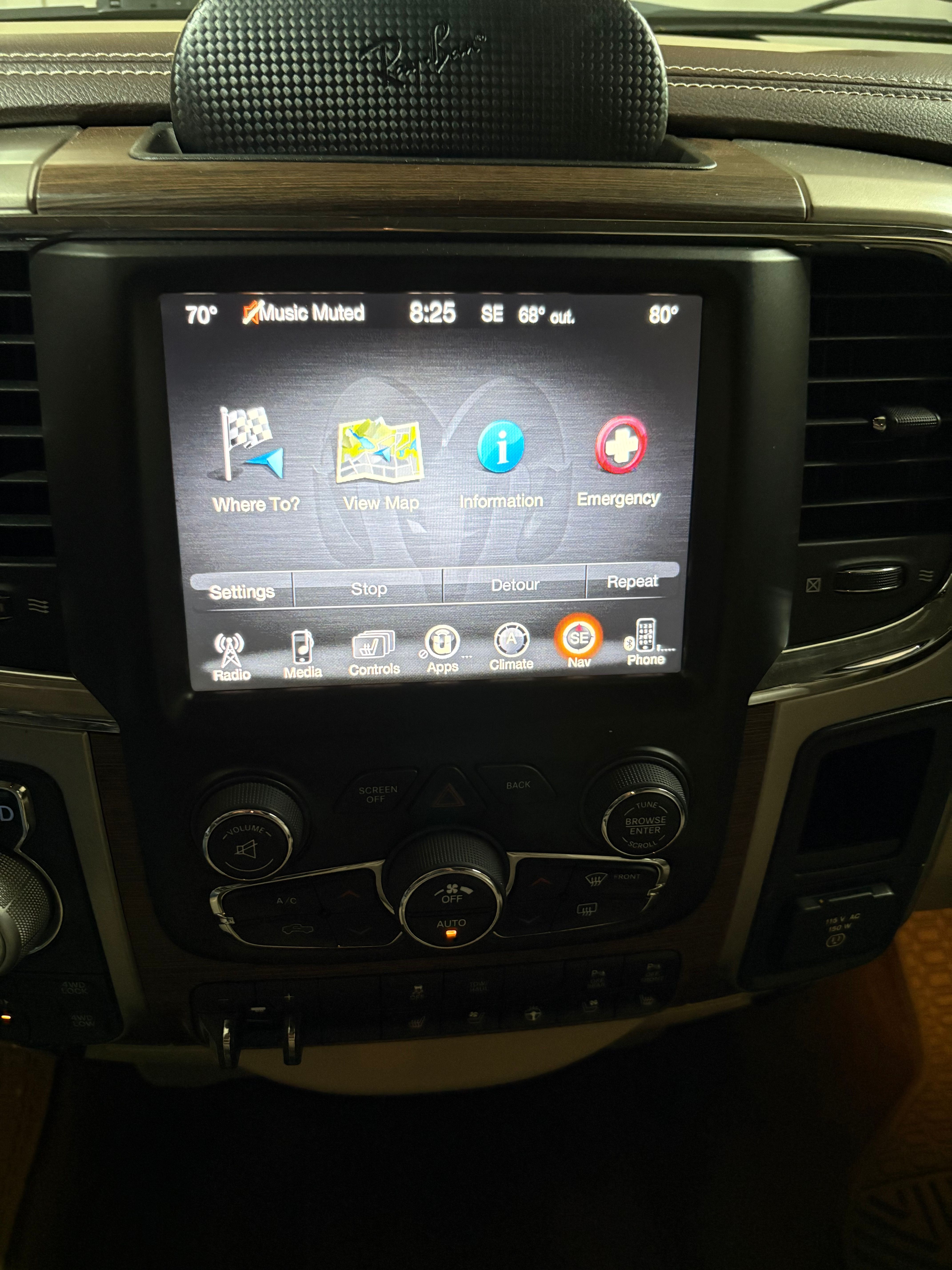 Used 2014 RAM 1500 Laramie w/ Convenience Group AWD/4WD image 20