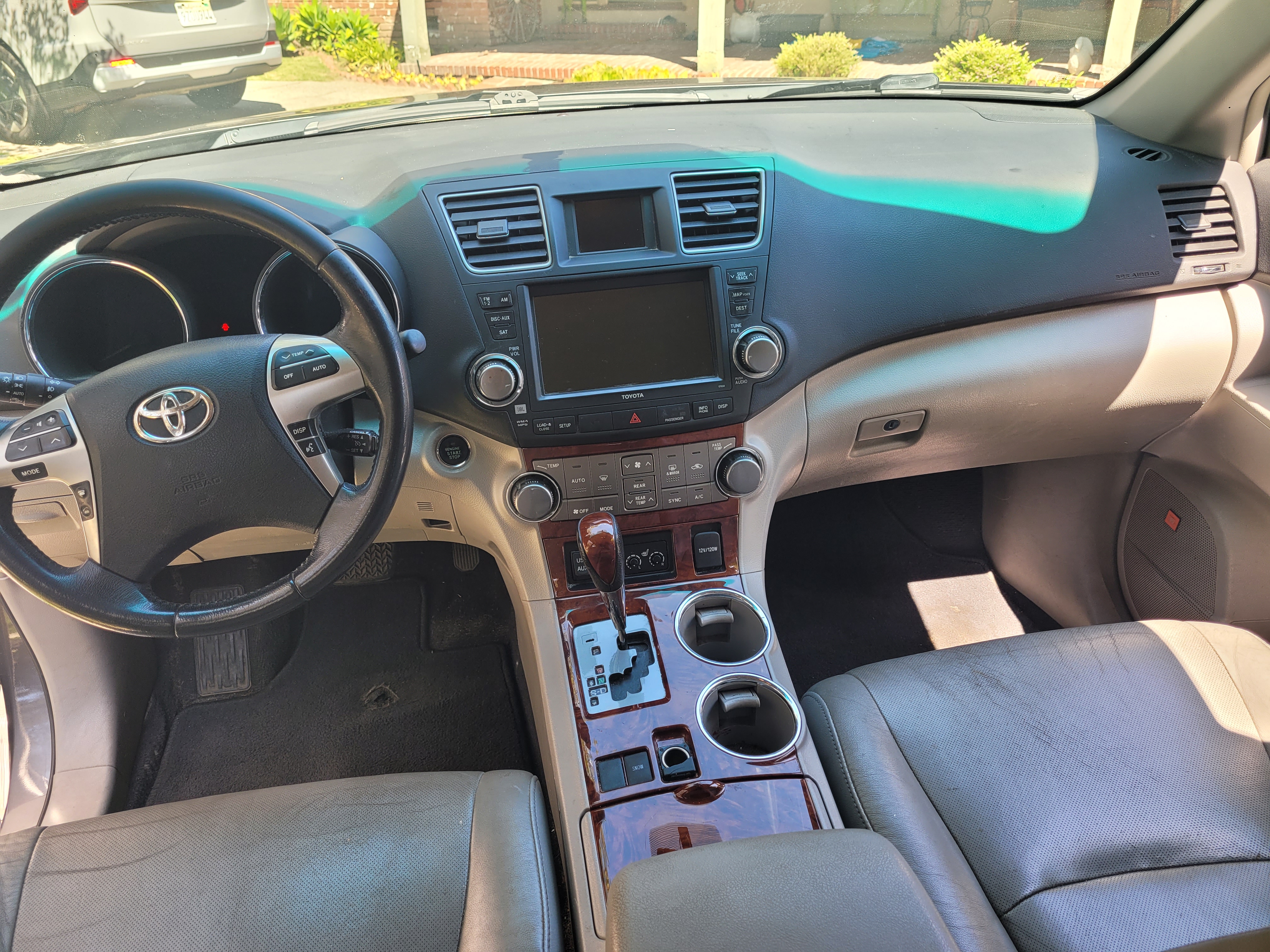 Used 2011 Toyota Highlander Limited w/ Tow Pkg FWD image 11